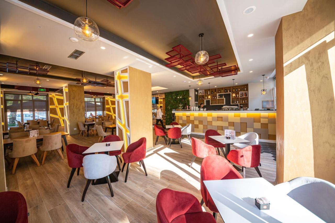 Kryemëdhej Ponari S Hotel מראה חיצוני תמונה