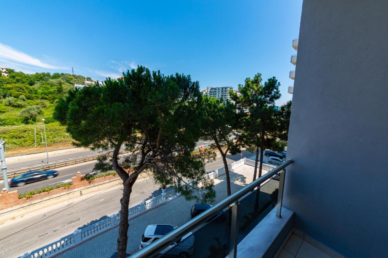 Kryemëdhej Ponari S Hotel מראה חיצוני תמונה