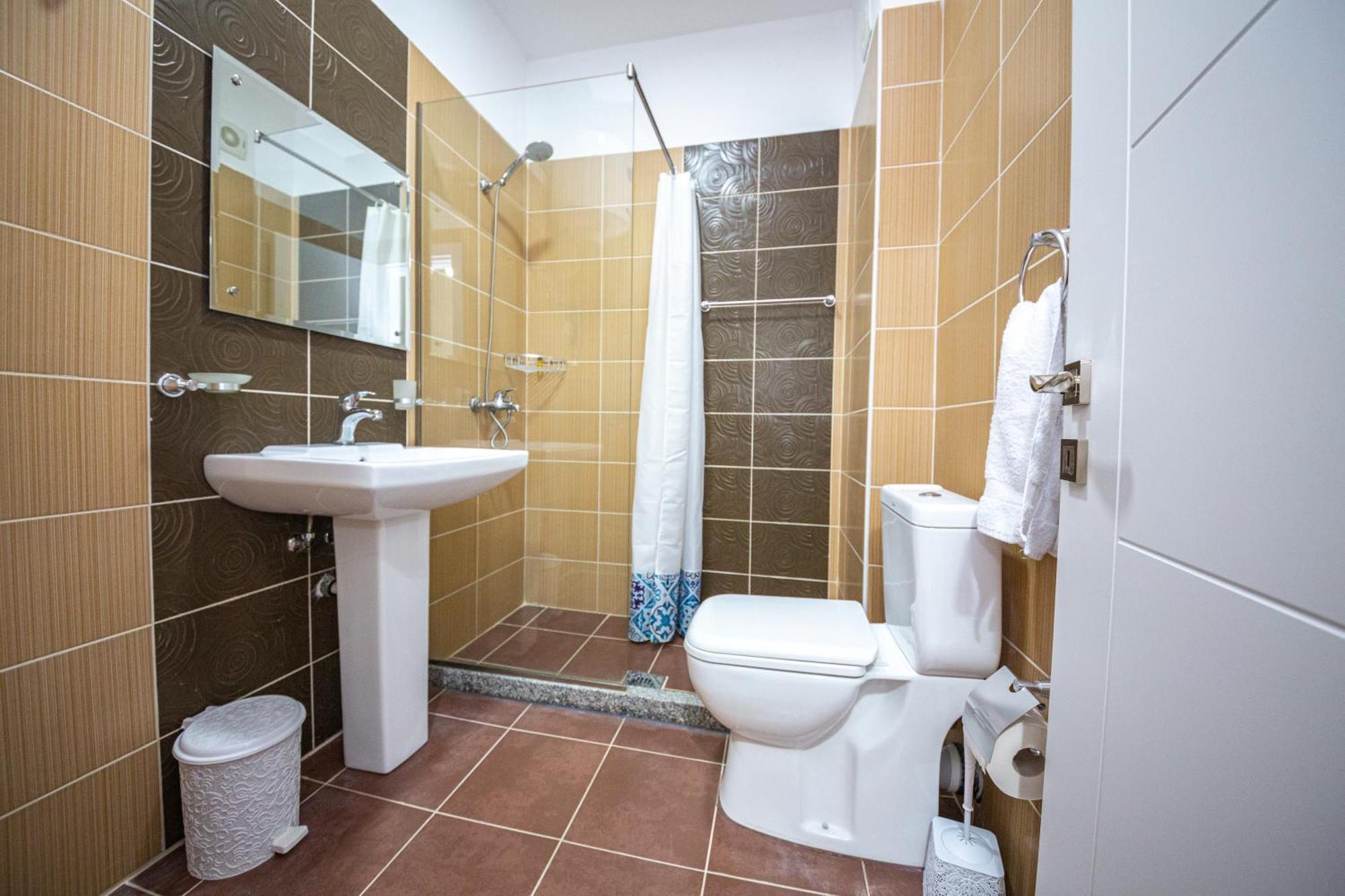 Kryemëdhej Ponari S Hotel חדר תמונה