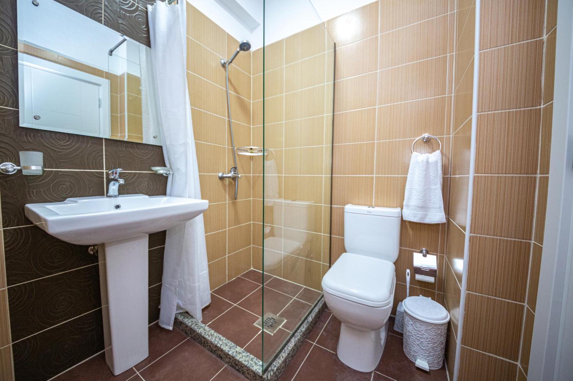 Kryemëdhej Ponari S Hotel חדר תמונה